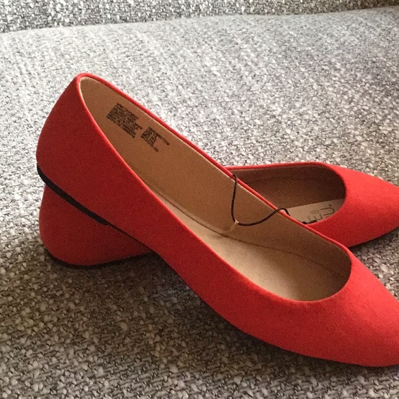 Red flats - Picture 2 of 6